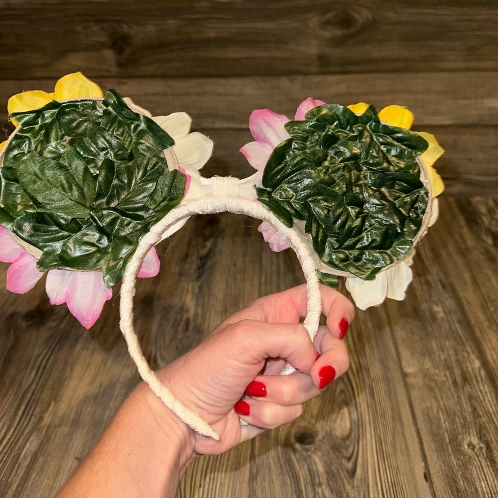 Disney Flower  Mickey Mouse Ears Handmade 
Soft Comfortable Flirwl Lightweight - Picture 2 of 6